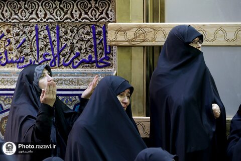 غبارروبی ضریح مطهر امام رضا علیه‌السلام با حضور بانوان