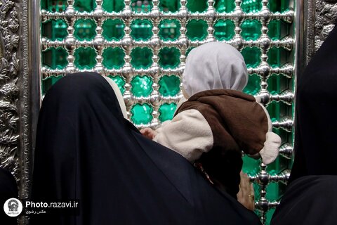 غبارروبی ضریح مطهر امام رضا علیه‌السلام با حضور بانوان