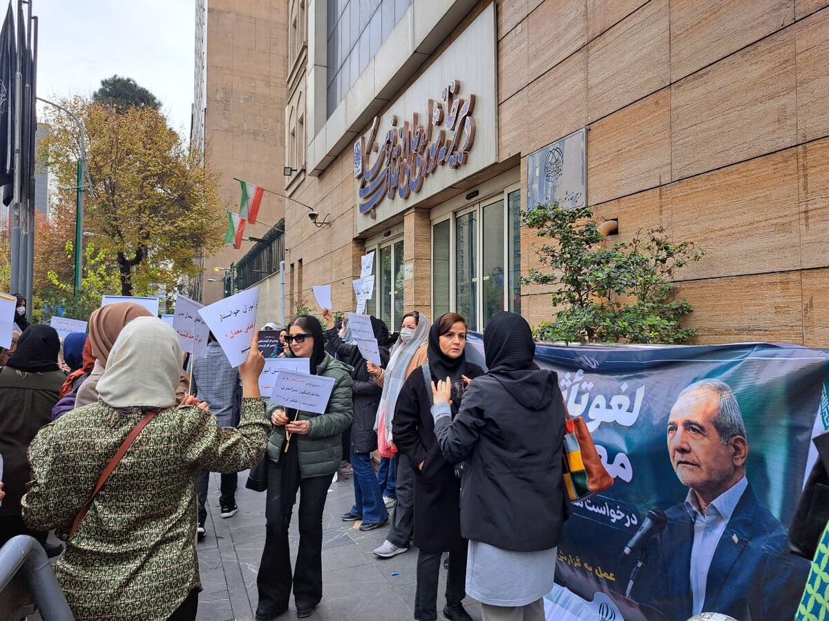 تجمع داوطلبان کنکور و اولیای آن ها در اعتراض به مصوبه تاثیر قطعی معدل