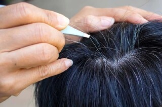 طب سنتی در مورد علت سفیدی مو چه می‌گوید؟