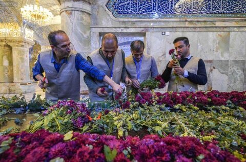 گل‌آرایی حرم مطهر امام علی(ع) در سالروز ولادت حضرت فاطمه(س)