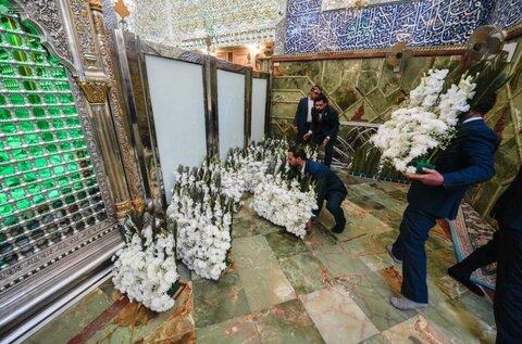 گل‌آرایی حرم مطهر امام علی(ع) در سالروز ولادت حضرت فاطمه(س)