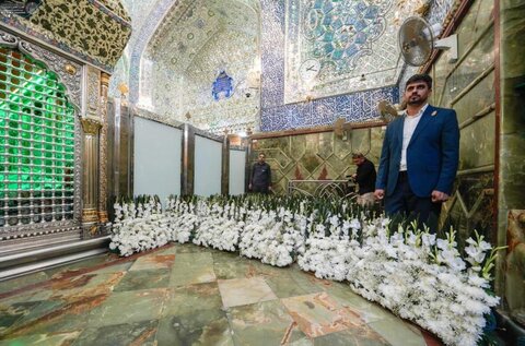 گل‌آرایی حرم مطهر امام علی(ع) در سالروز ولادت حضرت فاطمه(س)