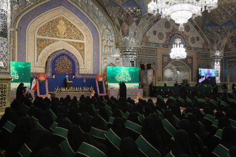 با حضور تولیت آستان قدس رضوی انجام شد
اجتماع باشکوه بانوان خدمه حرم مطهر رضوی در حرم امام رضا (ع)