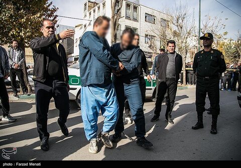 بازسازی صحنه سرقت مسلحانه طلافروشی در کرمانشاه