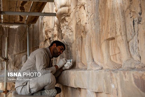 نقش رستم زیر سایه برداشت بی‌رویه آب