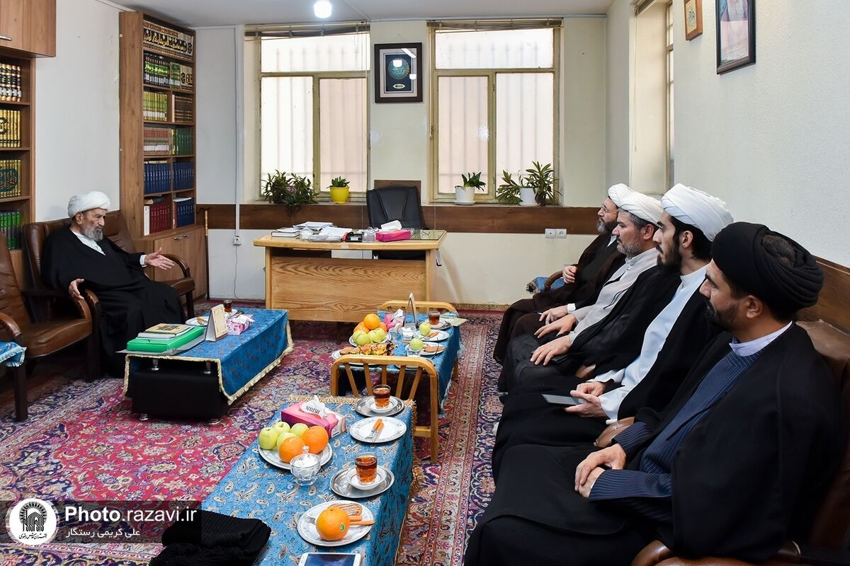 آیت‌الله اشرفی شاهرودی در دیدار با دست اندرکاران مدرسه فصلی دارالعلم تاکید کرد؛
لزوم توجه دارالعلم به مباحث روز