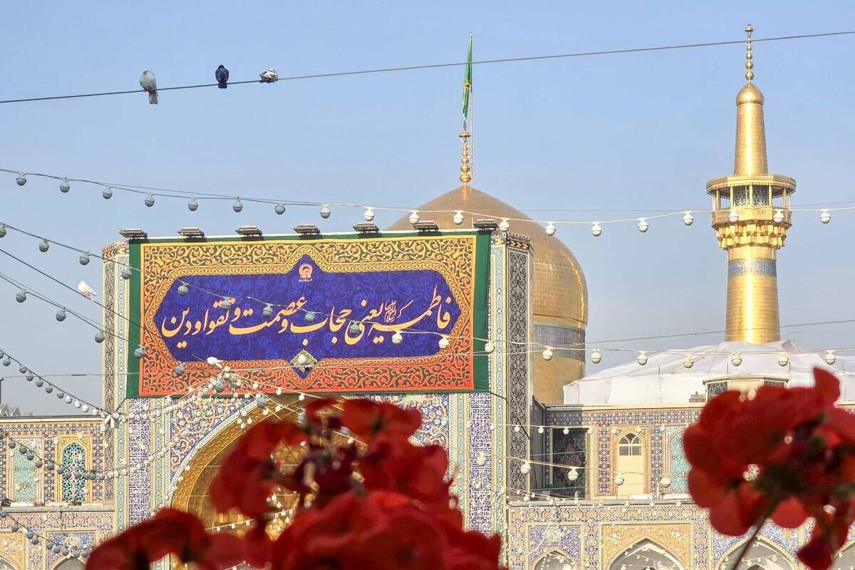 طبخ کیک ۶۰ متری در حرم امام رضا(ع) به مناسبت میلاد حضرت زهرا(س)