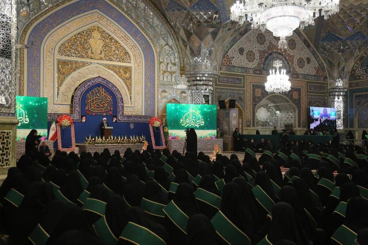 با حضور تولیت آستان قدس رضوی انجام شد
اجتماع باشکوه بانوان خدمه حرم مطهر رضوی در حرم امام رضا (ع)