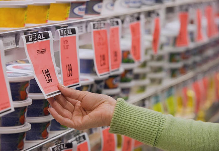 معاون استاندار خراسان رضوی: مردم از نظارت ناکافی بر قیمت‌ها گلایه دارند