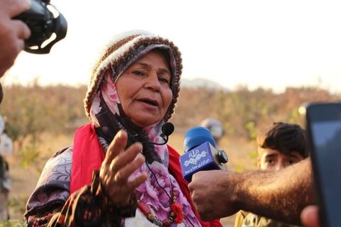 مادری در اردکان که فرزندان عروسکی دارد