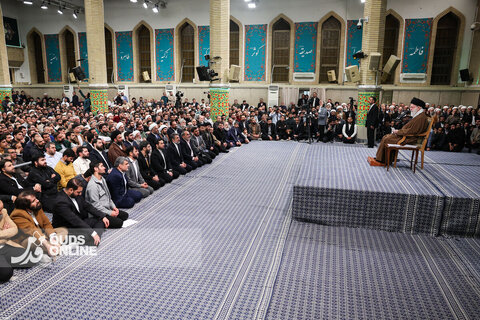 دیدار هزاران نفر از مداحان و ستایشگران اهل بیت(ع) با مقام معظم رهبری