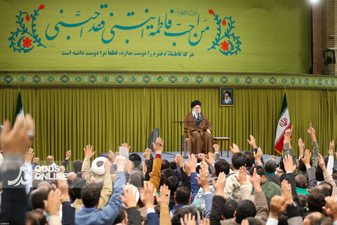 دیدار هزاران نفر از مداحان و ستایشگران اهل بیت(ع) با مقام معظم رهبری