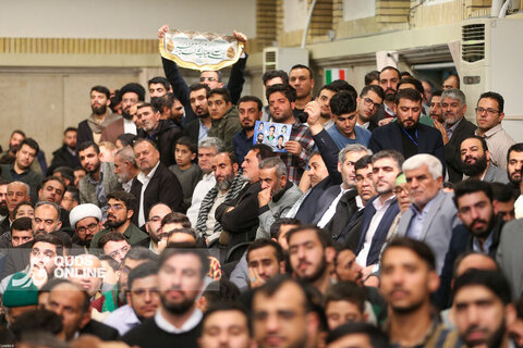 دیدار هزاران نفر از مداحان و ستایشگران اهل بیت(ع) با مقام معظم رهبری