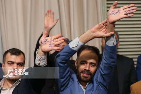 دیدار هزاران نفر از مداحان و ستایشگران اهل بیت(ع) با مقام معظم رهبری