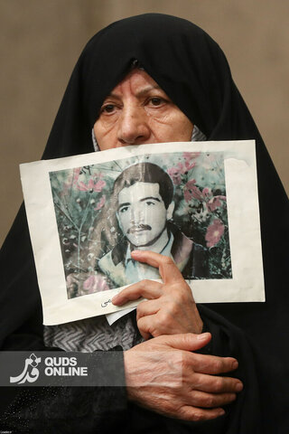 دیدار هزاران نفر از مداحان و ستایشگران اهل بیت(ع) با مقام معظم رهبری