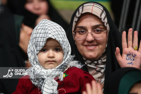 دیدار هزاران نفر از مداحان و ستایشگران اهل بیت(ع) با مقام معظم رهبری