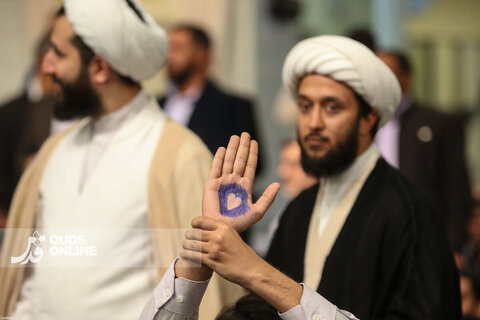 دیدار هزاران نفر از مداحان و ستایشگران اهل بیت(ع) با مقام معظم رهبری