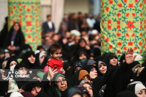 دیدار هزاران نفر از مداحان و ستایشگران اهل بیت(ع) با مقام معظم رهبری