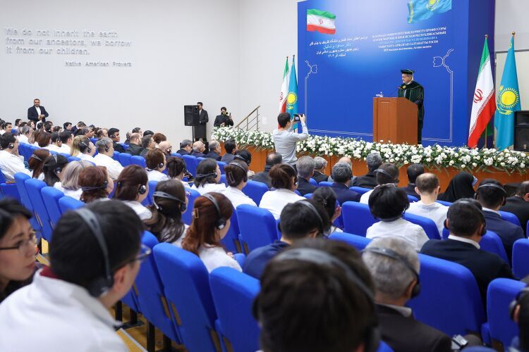 پزشکیان در مراسم دریافت دکترای افتخاری: آینده‌ای روشن پیش روی ایران و قزاقستان است