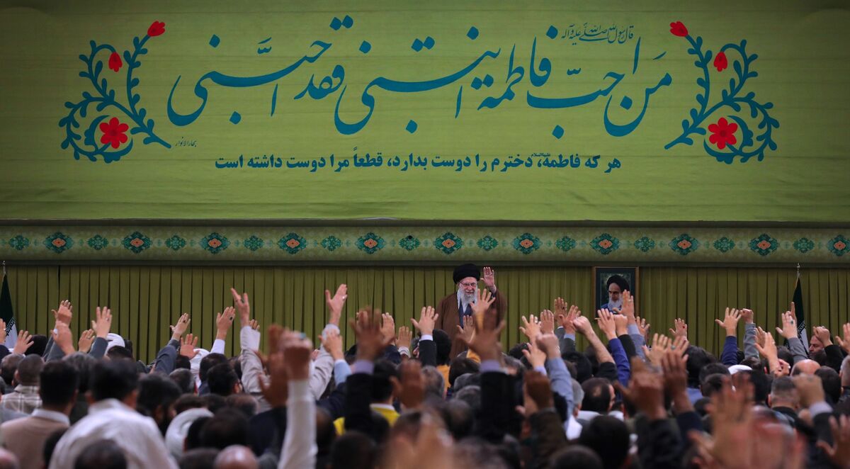 رهبر معظم انقلاب: به توفیق الهی، جمهوری اسلامی در حال پیشرفت است