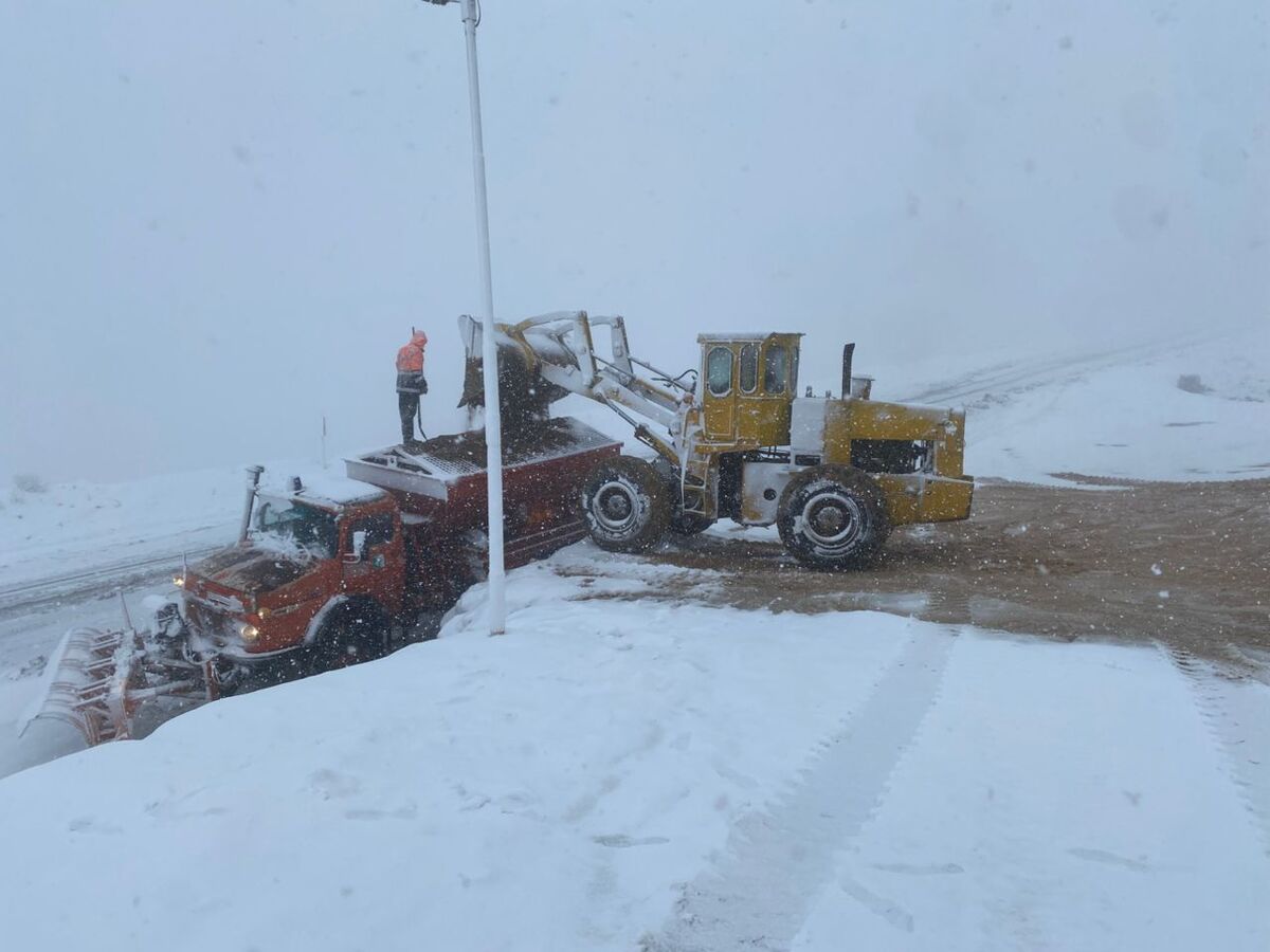 وضعیت جوی متغیر در جاده‌های فارس