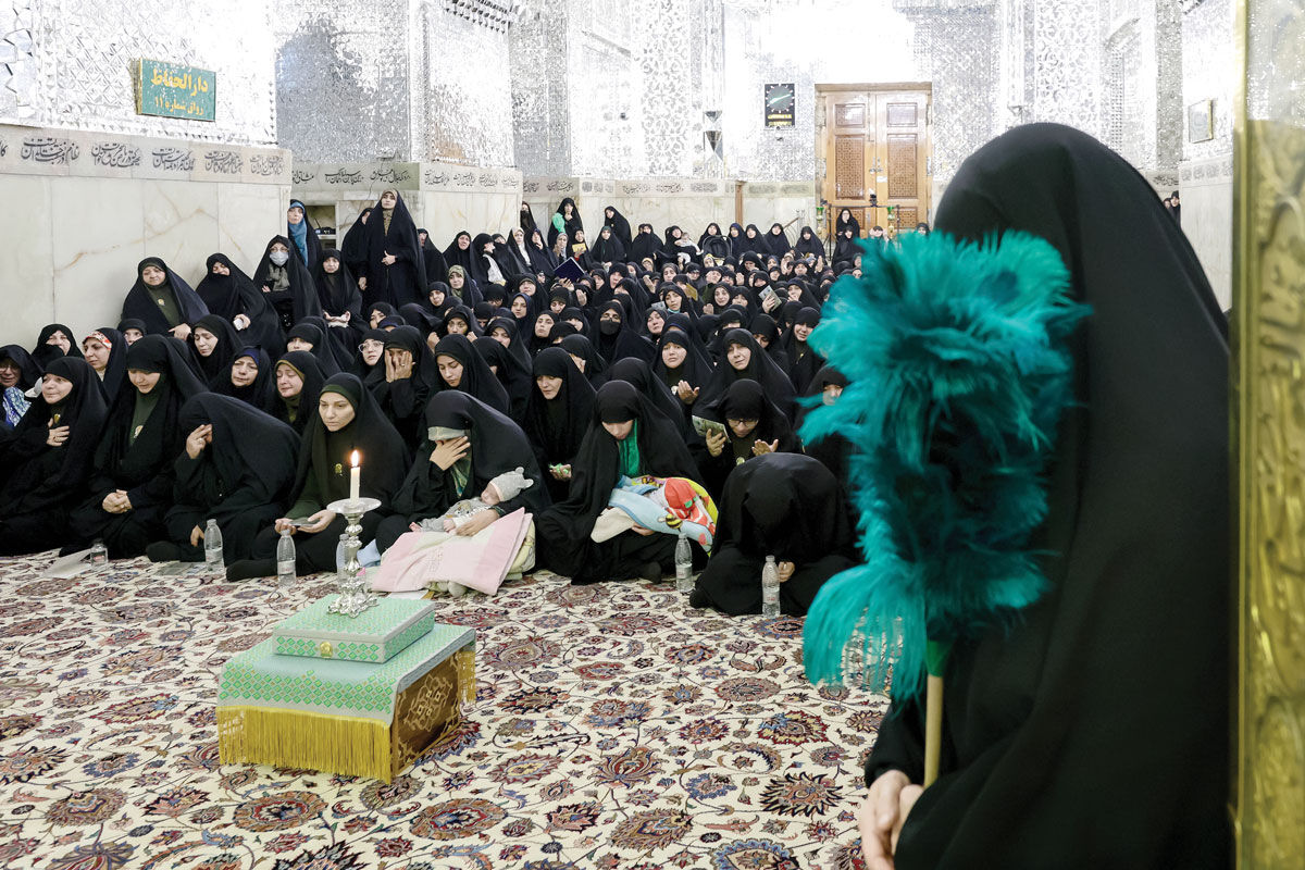 زیر سایه چادر مادر