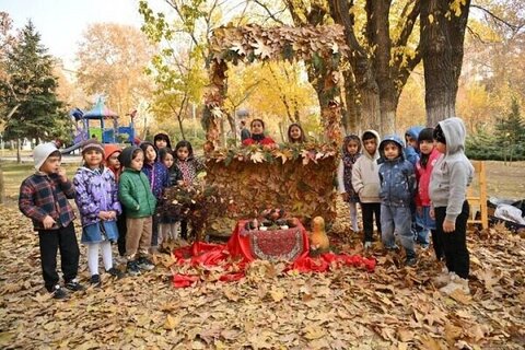 اجرای گذر پاییزی در بوستان‌های بزرگ منطقه یک با فرش برگ‌ها