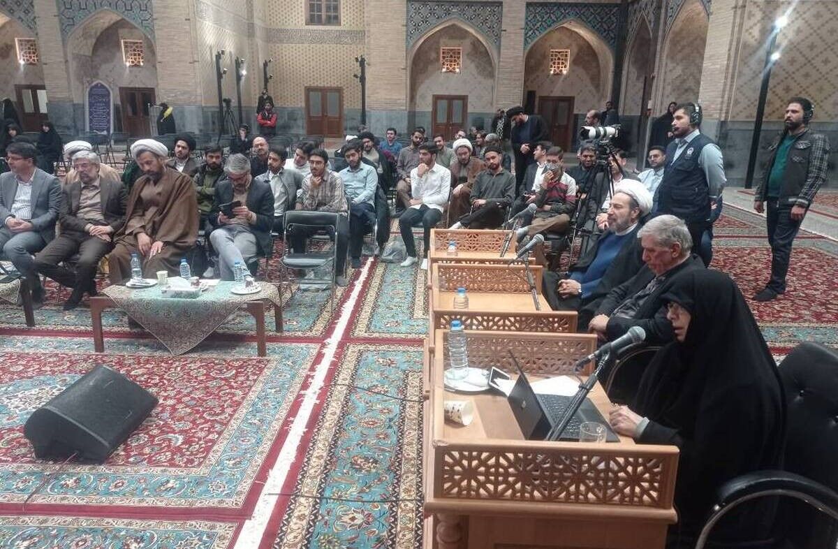 دفاع از رساله دکتری با رویکرد قرآنی در حرم مطهر رضوی