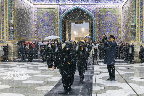 گزارش تصویری | بارش برف پاییزه در حرم مطهر رضوی