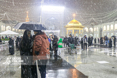 بارش برف پاییزه در حرم مطهر رضوی