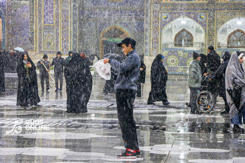 گزارش تصویری | بارش برف پاییزه در حرم مطهر رضوی