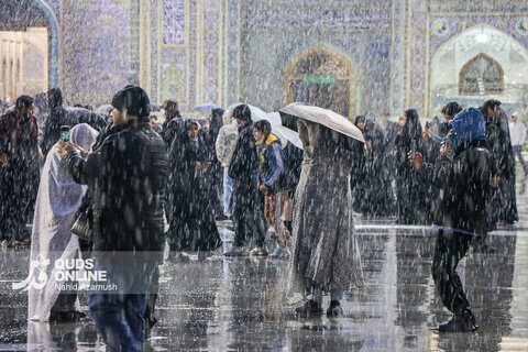 بارش برف پاییزه در حرم مطهر رضوی