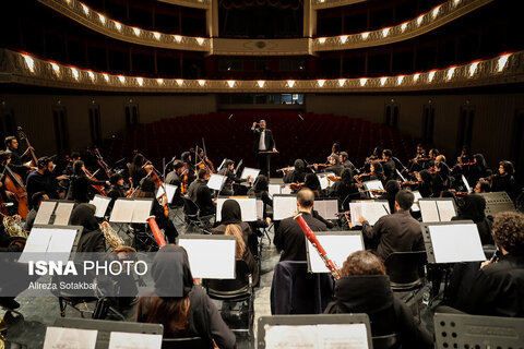 اجرای ارکستر سمفونی آیسو به رهبری مازیار یونسی