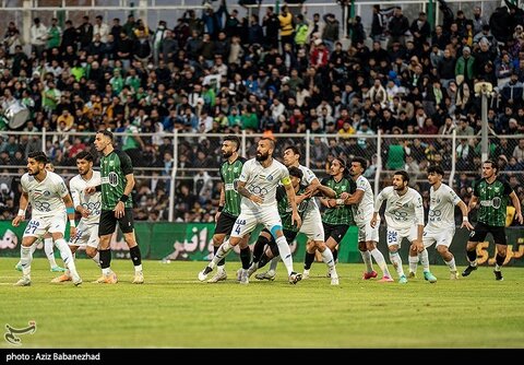 دیدار تیم‌های فوتبال خیبر و استقلال