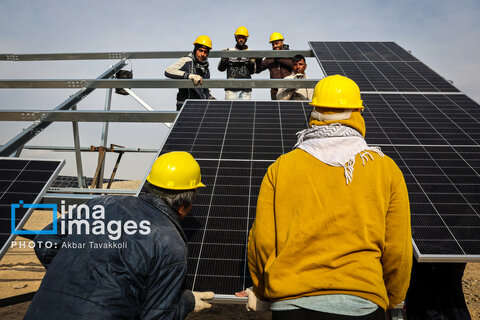 بازدید اصحاب رسانه از نیروگاه خورشیدی