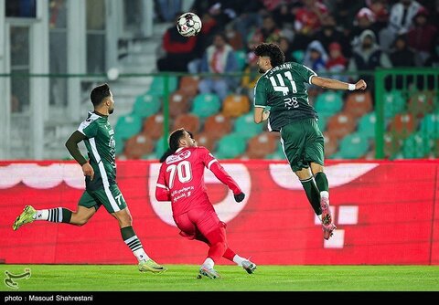 دیدار تیم های فوتبال پرسپولیس و آلومینیوم اراک