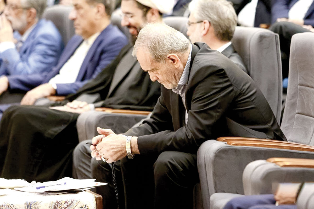 دولت زیر تیغ شایعات