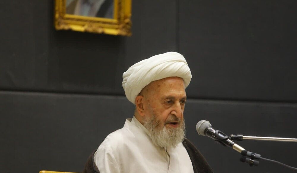 آیت‌الله‌ العظمی سبحانی: باید استقلال فکری و علمی داشته باشیم/ غرب‌زدگی نباید جامعه را تحت تأثیر قرار دهد