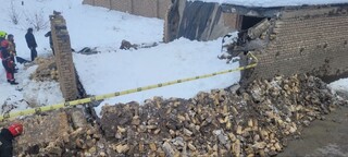 ریزش سقف منزل بر اثر سنگینی برف در بلوار شاهنامه