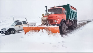حجم برف در محورهای مسدود، مانع حرکت خودروهای امدادی نیست