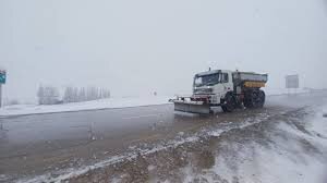 ۳ هزار تن نمک و ۲۰ دستگاه ماشین‌آلات راهداری در دماوند آماده زمستان