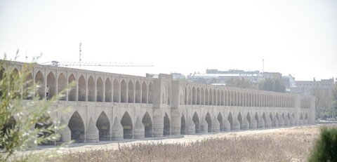 باید صنایع آب‌بر را از اصفهان منتقل کنیم