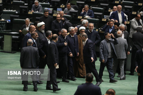 تصاویری از حضور مسعود پزشکیان در صحن علنی مجلس