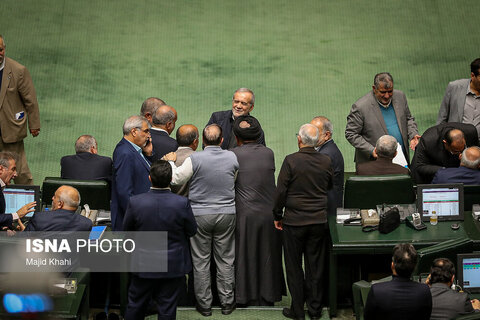 تصاویری از حضور مسعود پزشکیان در صحن علنی مجلس