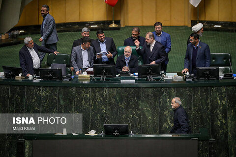 تصاویری از حضور مسعود پزشکیان در صحن علنی مجلس