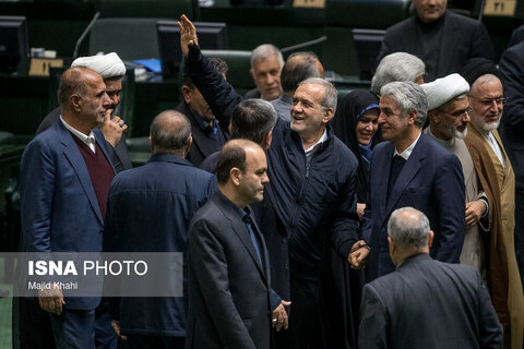 تصاویری از حضور مسعود پزشکیان در صحن علنی مجلس
