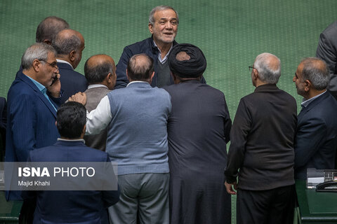 تصاویری از حضور مسعود پزشکیان در صحن علنی مجلس