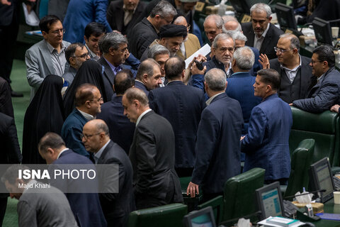 تصاویری از حضور مسعود پزشکیان در صحن علنی مجلس