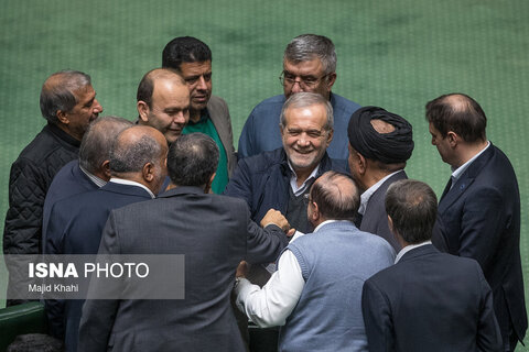 تصاویری از حضور مسعود پزشکیان در صحن علنی مجلس